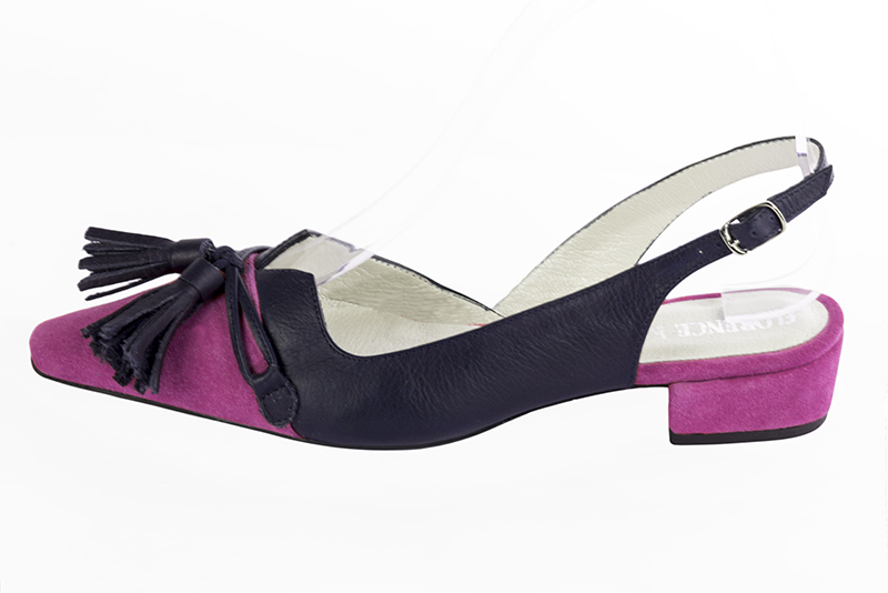 Shocking pink and navy blue women's open back shoes, with a knot. Tapered toe. Low block heels. Profile view - Florence KOOIJMAN